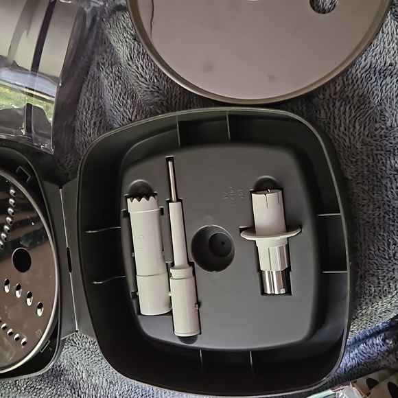 COPY - Kitcenaid Processor bowl and all accessories - Picture 4 of 7